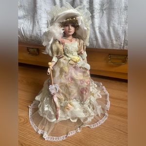 Golden Keepsakes Heirlooms Dolls Porcelain Alissa